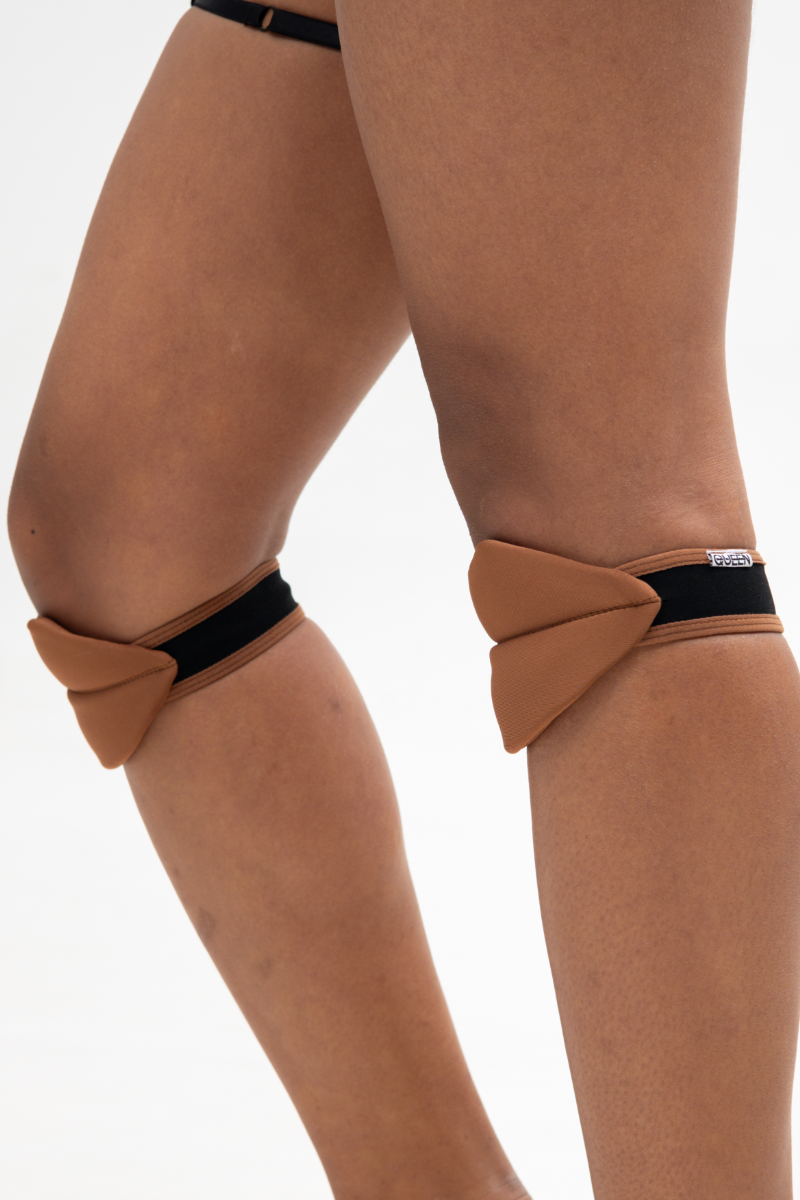 Queen Slides Lips Kneepads 2.0 - Mocha