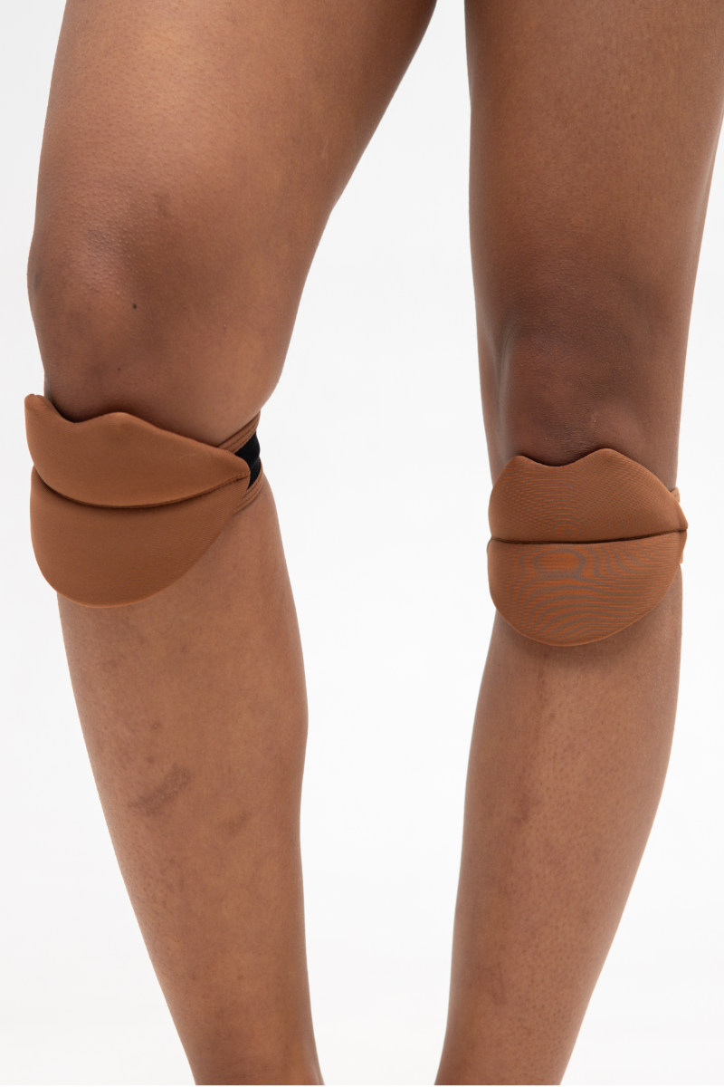 Queen Slides Lips Kneepads 2.0 - Mocha