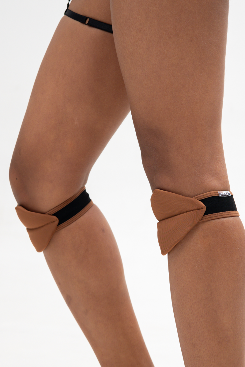 Queen Slides Lips Kneepads 2.0 - Mocha