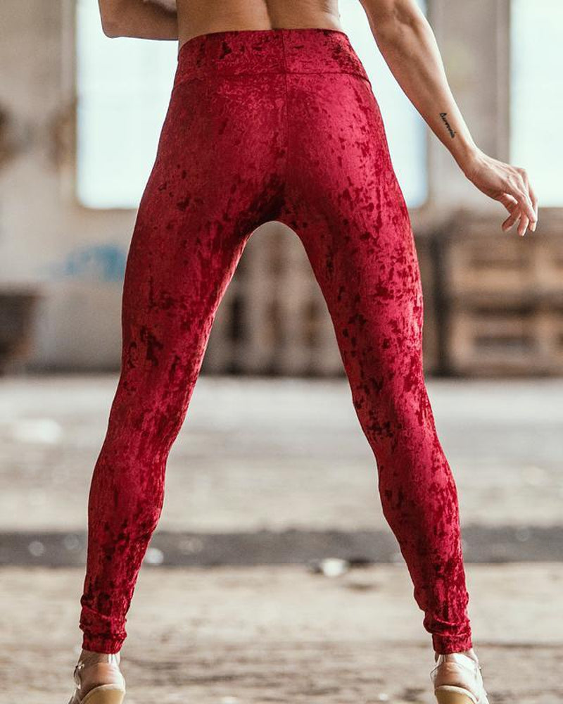 https://eu.polejunkie.com/cdn/shop/products/96lt0wsyp6.Adriana-leggings-velvet-red-3.jpg?v=1648033951